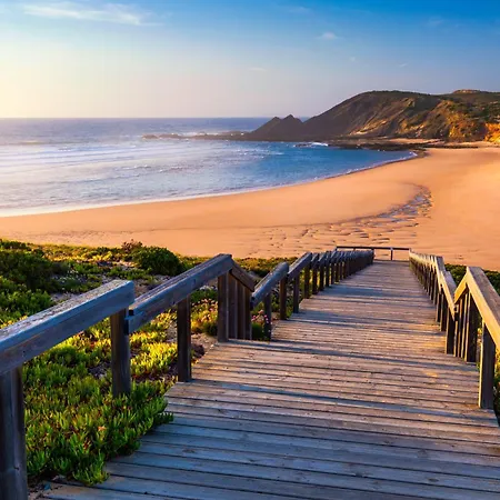 Villa As Andorinhas - Walking Distance To Monte Clerigo And Amoreira Beaches *
