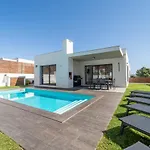 As Andorinhas - Walking Distance To Monte Clerigo And Amoreira Beaches Villa