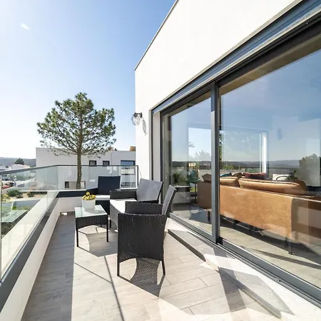 Villa As Andorinhas - Walking Distance To Monte Clerigo And Amoreira Beaches
