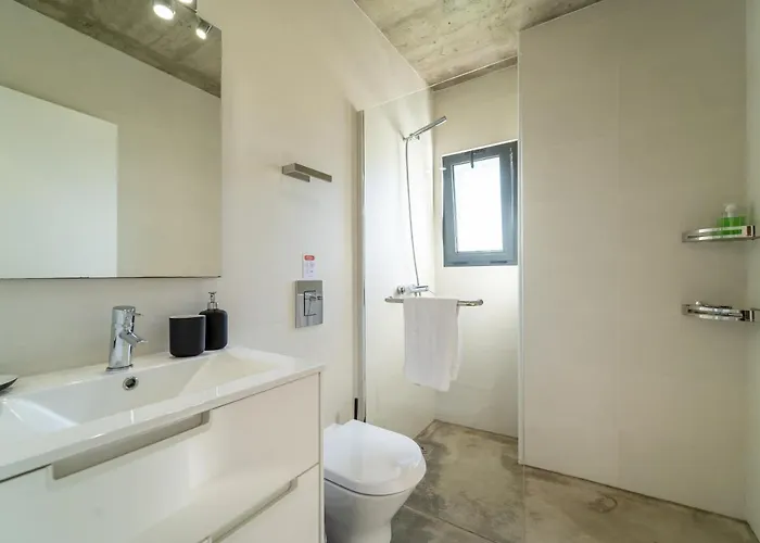 Villa As Andorinhas - Walking Distance To Monte Clerigo And Amoreira Beaches